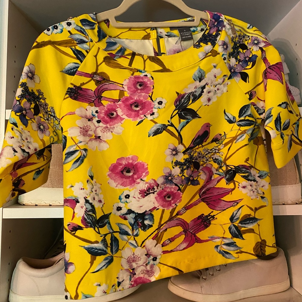 Gracia Yellow Top with bird and floral print